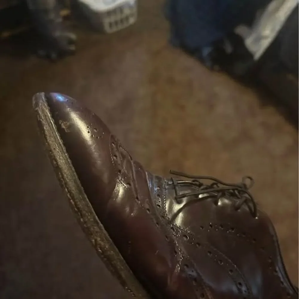 Johnston & Murphy Leather Wingtip Oxfords (Fits Size 11)